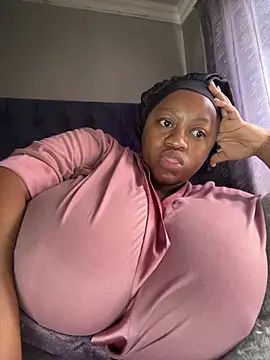 Chubbykarisma27 online show from May 18, 2026, 11:37 am