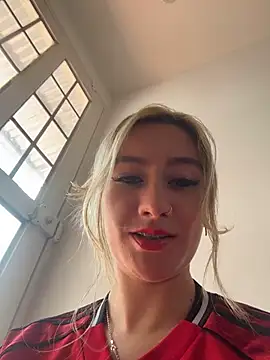 MaryDeniro online show from March 13, 2026, 4:23 pm