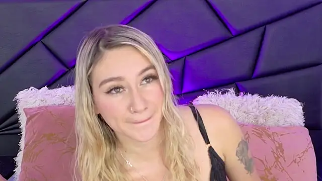 Snapshot of MaryDeniro chatting on May 5, 2026, 3:59 pm MaryDeniro online show from May 5, 2026, 3:59 pm