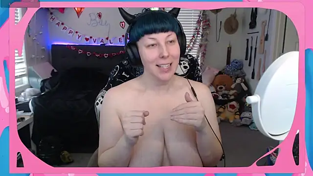 Snapshot of CirqueNoirBlu chatting on February 6, 2026, 10:50 pm CirqueNoirBlu online show from February 6, 2026, 10:50 pm