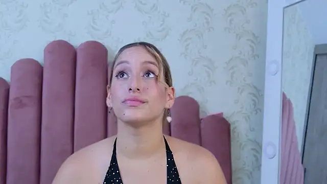 Snapshot of Agnescruzz chatting on October 24, 2025, 4:28 pm Agnescruzz online show from October 24, 2025, 4:28 pm