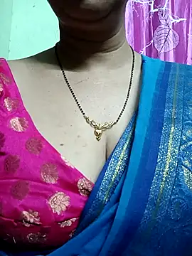 Rosy-B online show from April 8, 2026, 10:55 pm