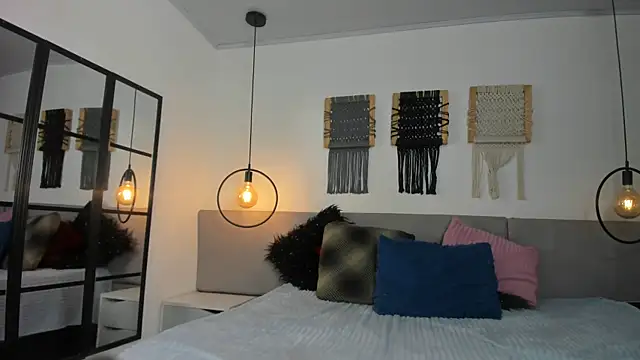 Snapshot of Sweet_camille chatting on February 21, 2026, 2:24 am Sweet camille online show from February 21, 2026, 2:24 am