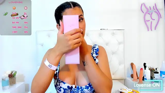 Snapshot of DulceColeman chatting on November 1, 2025, 7:19 pm DulceColeman online show from November 1, 2025, 7:19 pm