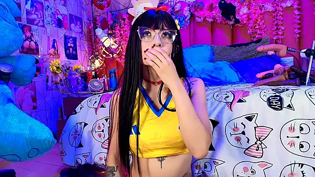 Alicebenett online show from July 7, 2026, 9:29 pm