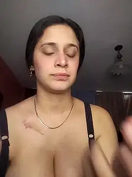 Catalinacandela online show from May 2, 2026, 6:46 pm
