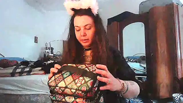 Snapshot of AliceBehind chatting on March 22, 2026, 2:18 pm AliceBehind online show from March 22, 2026, 2:18 pm