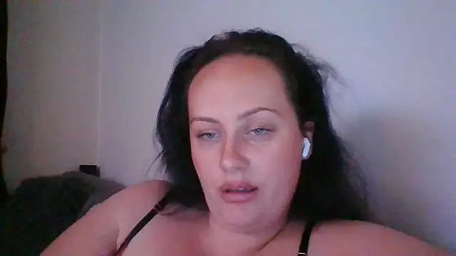 CurvyQueen2023 online show from November 8, 2025, 10:13 pm