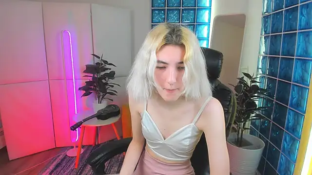 Snapshot of Mia_Cheers chatting on February 25, 2025, 1:43 pm Mia Cheers online show from February 25, 2025, 1:43 pm