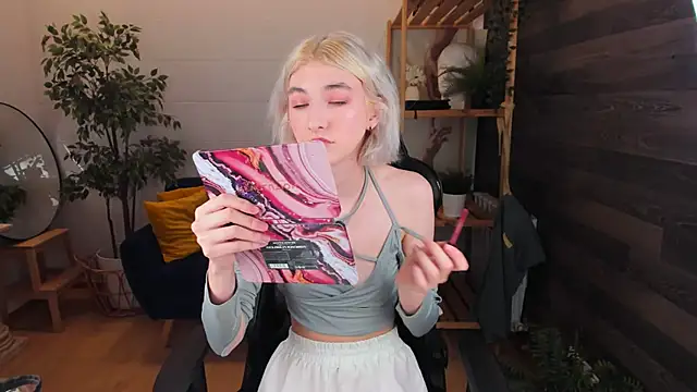 Snapshot of Mia_Cheers chatting on March 8, 2025, 1:47 pm Mia Cheers online show from March 8, 2025, 1:47 pm