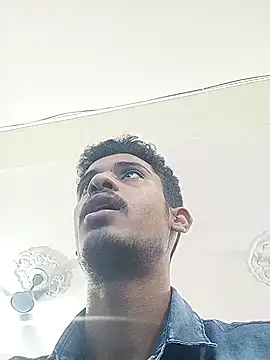 Snapshot of curlyhairboy_ chatting on September 12, 2025, 10:37 am curlyhairboy online show from September 12, 2025, 10:37 am