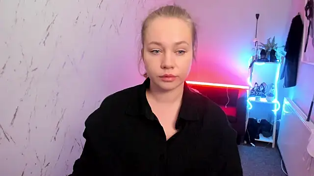 holly xglam online show from April 9, 2026, 7:53 pm