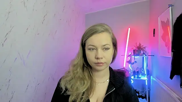 holly xglam online show from November 21, 2025, 9:14 pm