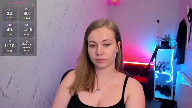 holly xglam online show from March 19, 2026, 8:09 pm