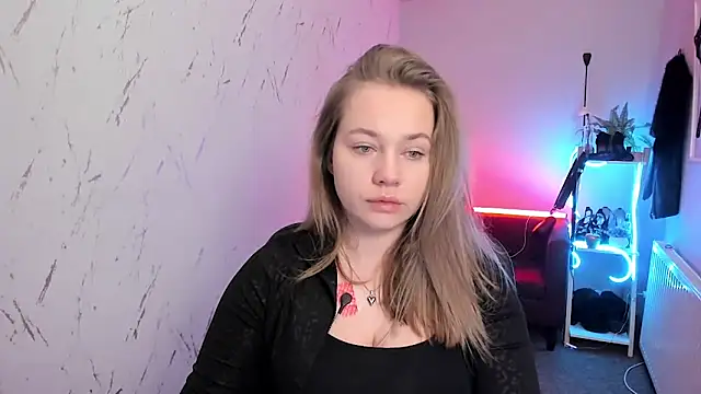 holly xglam online show from March 4, 2026, 7:21 pm