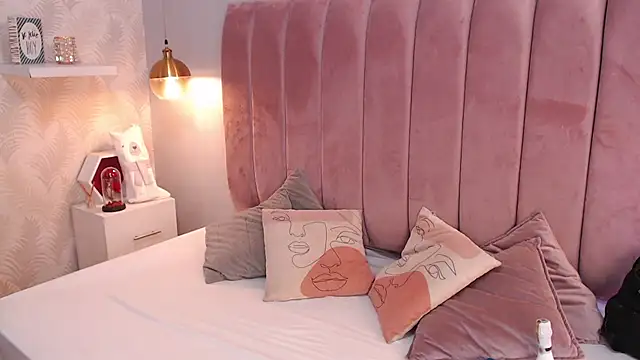 LeenaBrown online show from March 25, 2026, 12:37 pm