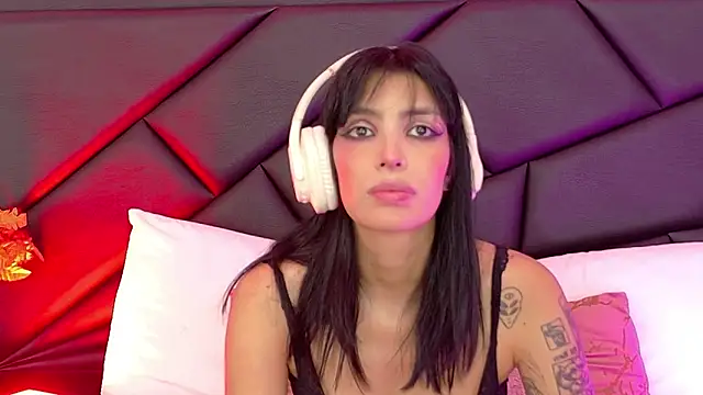 DeuxGold online show from July 28, 2026, 4:53 am