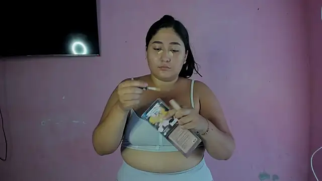 Snapshot of cherrycurvyyy chatting on February 9, 2026, 4:05 pm cherrycurvyyy online show from February 9, 2026, 4:05 pm