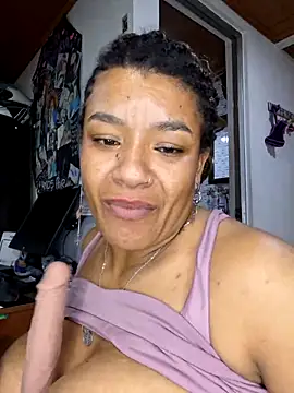 Snapshot of Selket11 chatting on February 13, 2025, 7:52 pm Selket11 online show from February 13, 2025, 7:52 pm