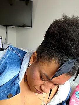 Snapshot of Selket11 chatting on March 10, 2025, 4:14 pm Selket11 online show from March 10, 2025, 4:14 pm