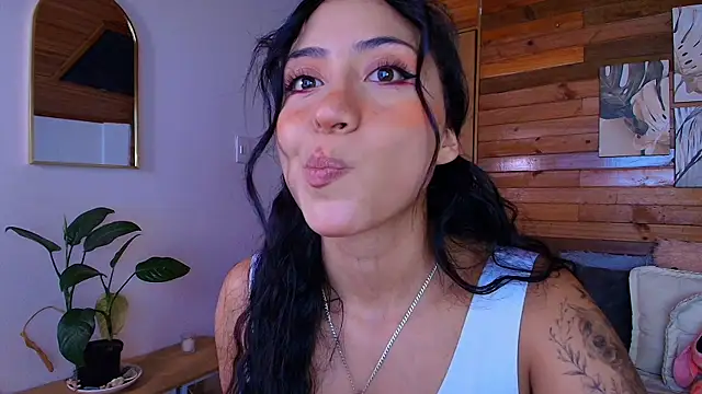 amber curly online show from June 1, 2026, 8:41 pm