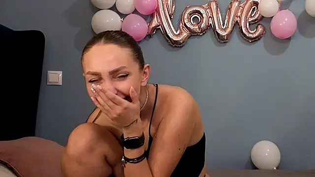 Snapshot of AnnaMaee chatting on February 14, 2025, 11:20 pm AnnaMaee online show from February 14, 2025, 11:20 pm