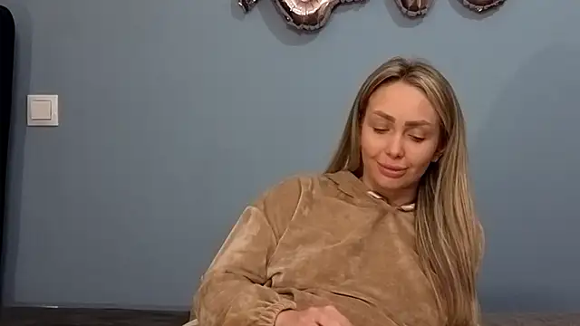 Snapshot of AnnaMaee chatting on February 26, 2025, 1:25 am AnnaMaee online show from February 26, 2025, 1:25 am