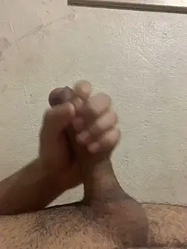 rodrig3105 online show from March 1, 2025, 11:47 pm