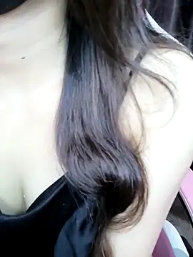 Snapshot of _Linez_ chatting on December 4, 2024, 4:10 pm  Linez  online show from December 4, 2024, 4:10 pm