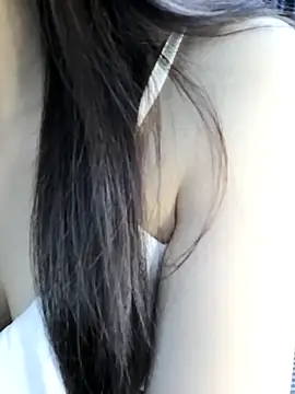 Snapshot of _Linez_ chatting on October 10, 2025, 5:25 pm  Linez  online show from October 10, 2025, 5:25 pm