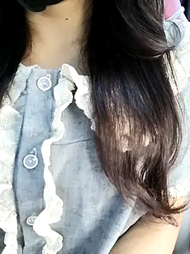 Snapshot of _Linez_ chatting on October 27, 2025, 4:08 pm  Linez  online show from October 27, 2025, 4:08 pm