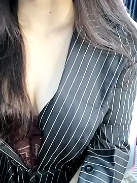 Snapshot of _Linez_ chatting on September 27, 2025, 6:14 pm  Linez  online show from September 27, 2025, 6:14 pm