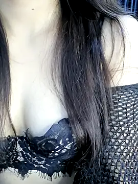 Snapshot of _Linez_ chatting on September 21, 2025, 6:02 pm  Linez  online show from September 21, 2025, 6:02 pm