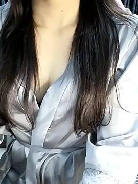 Snapshot of _Linez_ chatting on October 12, 2025, 6:09 pm  Linez  online show from October 12, 2025, 6:09 pm