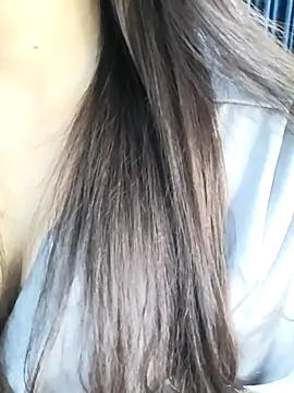 Snapshot of _Linez_ chatting on October 29, 2025, 4:39 pm  Linez  online show from October 29, 2025, 4:39 pm