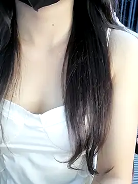 Snapshot of _Linez_ chatting on October 4, 2025, 5:14 pm  Linez  online show from October 4, 2025, 5:14 pm