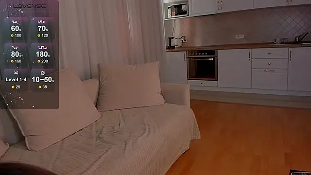 Snapshot of risingrose_ chatting on September 21, 2025, 9:36 am risingrose online show from September 21, 2025, 9:36 am