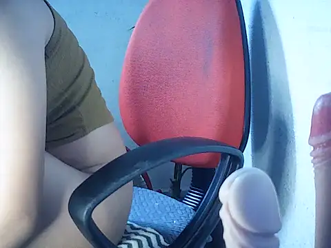 Haralushiaaax online show from November 6, 2025, 2:04 am