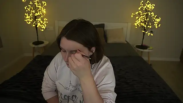 MagicPeachh  online show from October 3, 2025, 5:53 am