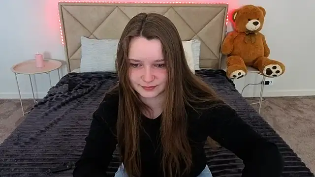 MagicPeachh  online show from April 23, 2026, 5:47 am