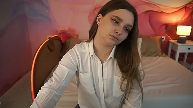 MagicPeachh  online show from September 17, 2025, 12:40 pm