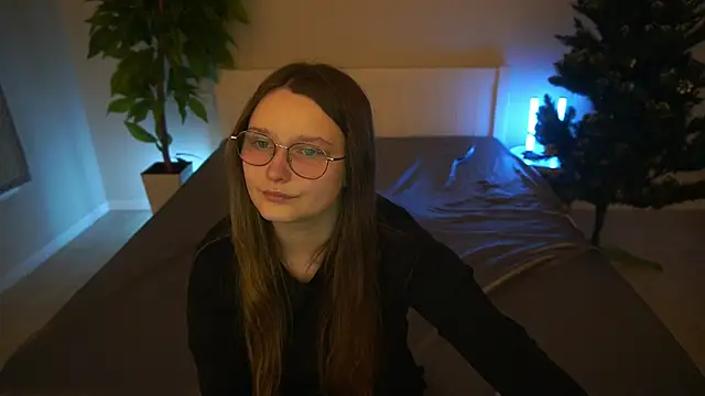 MagicPeachh  online show from December 19, 2025, 6:49 am