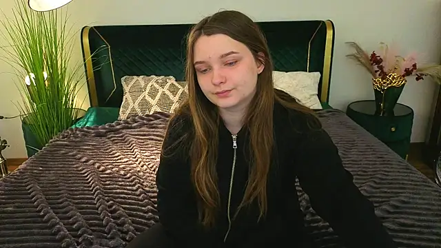 MagicPeachh  online show from April 10, 2026, 5:36 am