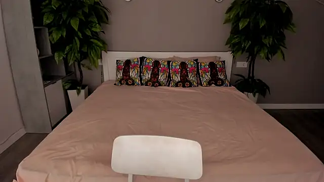 MagicPeachh  online show from September 26, 2025, 5:58 am