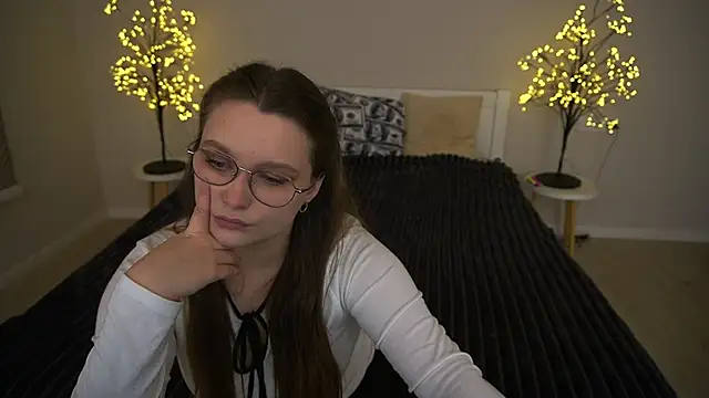 MagicPeachh  online show from November 23, 2025, 1:43 pm