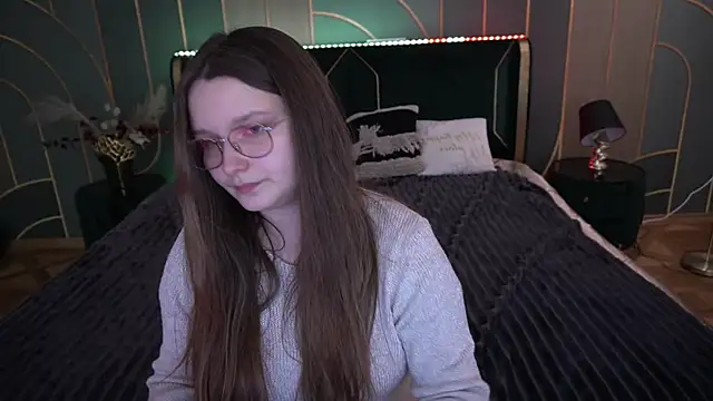 MagicPeachh  online show from November 27, 2025, 7:09 am