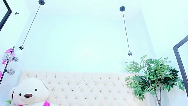 Victoria Coleman online show from November 8, 2025, 7:50 pm