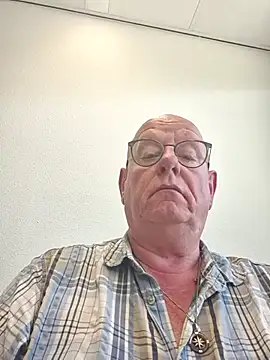 andrejoyfull64 online show from July 1, 2026, 11:21 am