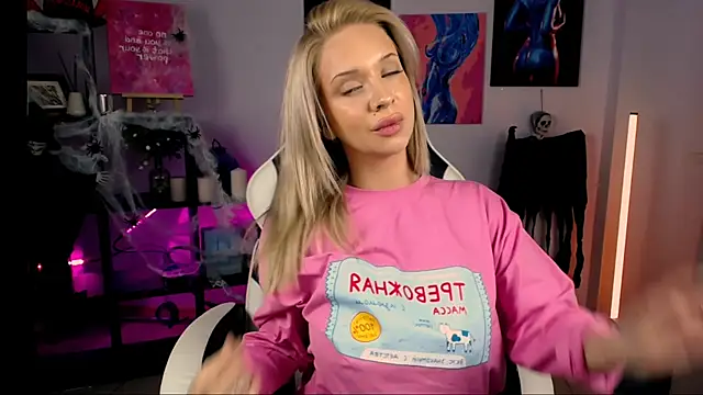 Snapshot of PDiddy_ chatting on November 4, 2025, 10:19 am PDiddy  online show from November 4, 2025, 10:19 am