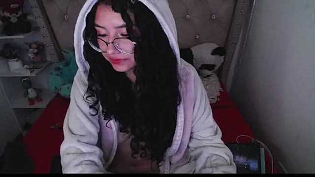 CherieCurl online show from December 4, 2025, 4:00 am